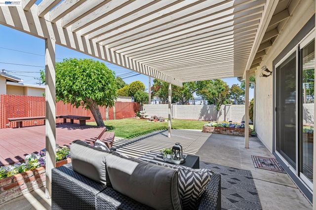 7289 Sheffield Ln, Dublin, CA 94568