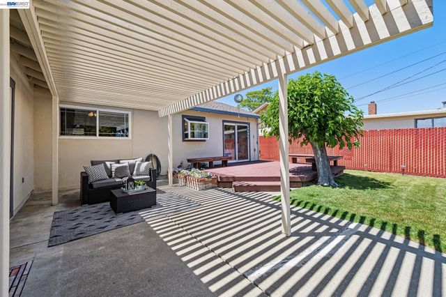 7289 Sheffield Ln, Dublin, CA 94568