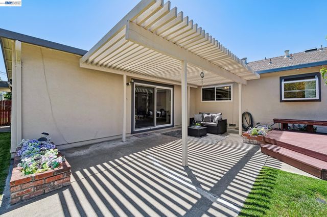 7289 Sheffield Ln, Dublin, CA 94568