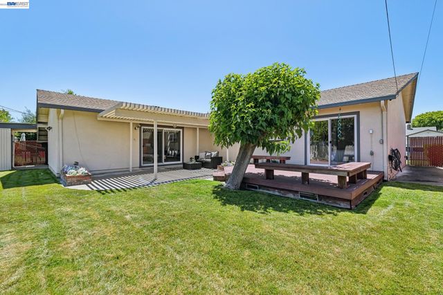 7289 Sheffield Ln, Dublin, CA 94568
