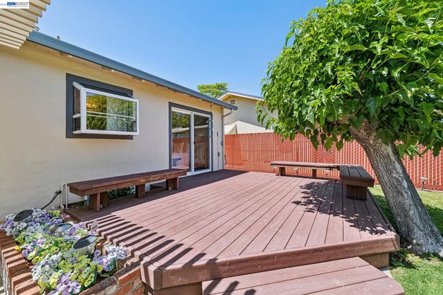 7289 Sheffield Ln, Dublin, CA 94568