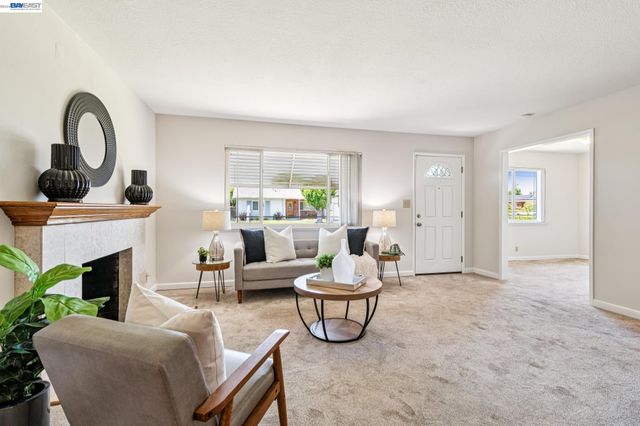 7289 Sheffield Ln, Dublin, CA 94568