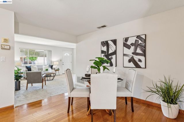 7289 Sheffield Ln, Dublin, CA 94568