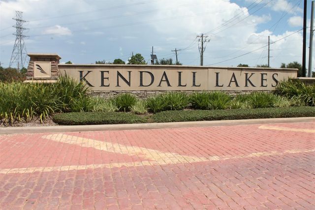 302 Lake Line Drive, Alvin, TX 77511