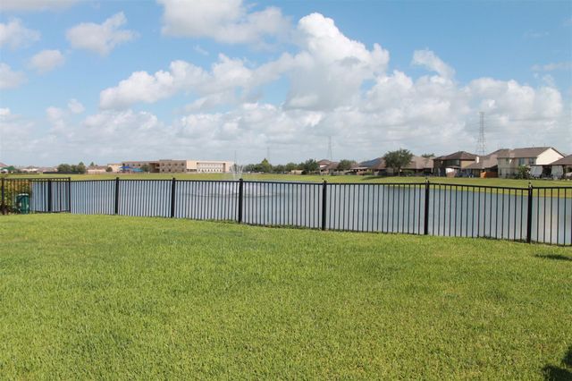 302 Lake Line Drive, Alvin, TX 77511