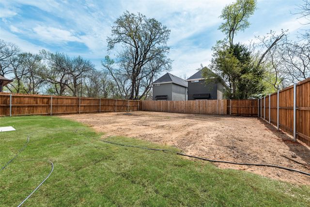 2402 Macon Street, Dallas, TX 75215