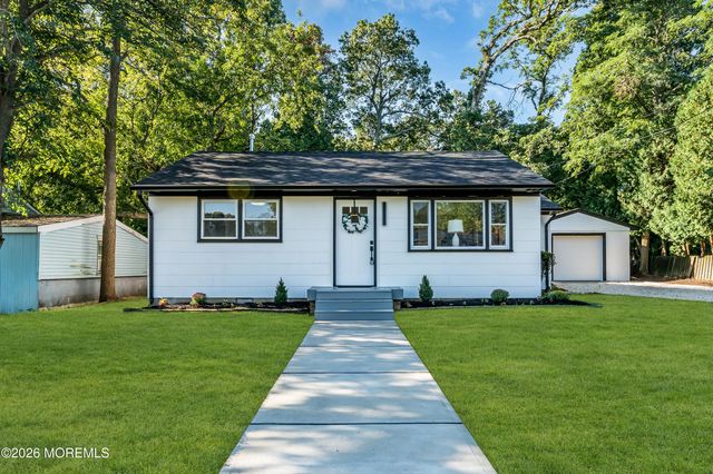 18 Anchorage Boulevard, Bayville, NJ 08721
