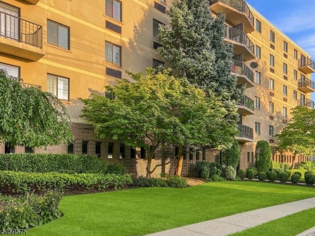 300 Park St 1F, Hackensack City, NJ 07601