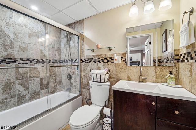 300 Park St 1F, Hackensack City, NJ 07601