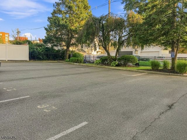 300 Park St 1F, Hackensack City, NJ 07601