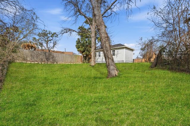 5715 Enid Street, Houston, TX 77009