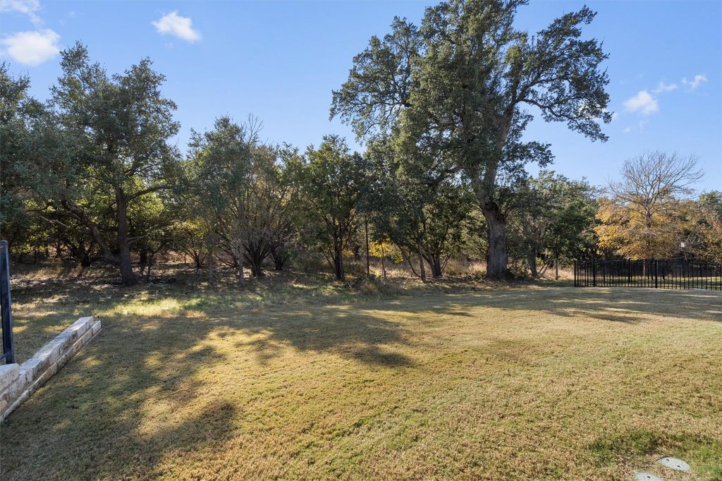 307 Kickapoo Creek LN, Georgetown, TX 78633
