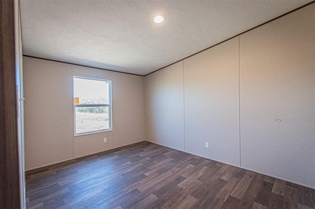 135 Spanish Oak RD, Dale, TX 78616