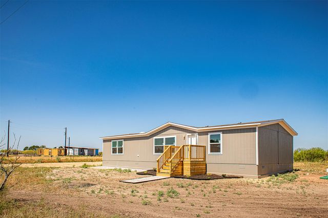 135 Spanish Oak RD, Dale, TX 78616