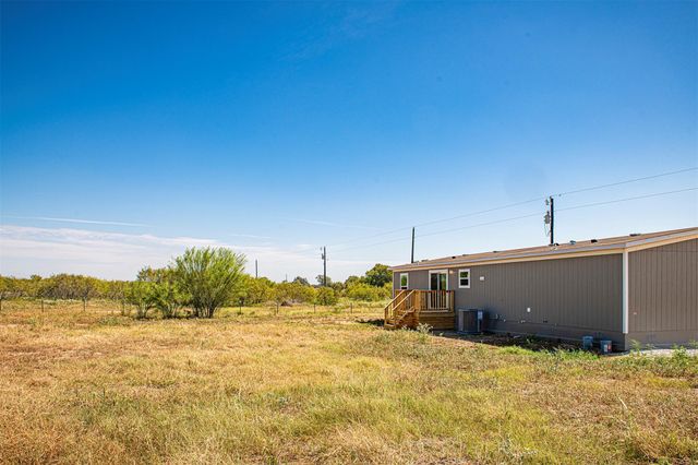 135 Spanish Oak RD, Dale, TX 78616
