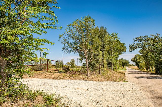 135 Spanish Oak RD, Dale, TX 78616