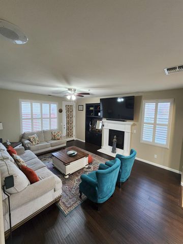 2500 Cottage Pointe Dr, Riverbank, CA 95367