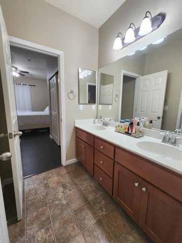 2500 Cottage Pointe Dr, Riverbank, CA 95367