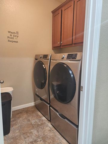 2500 Cottage Pointe Dr, Riverbank, CA 95367