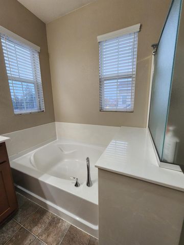 2500 Cottage Pointe Dr, Riverbank, CA 95367