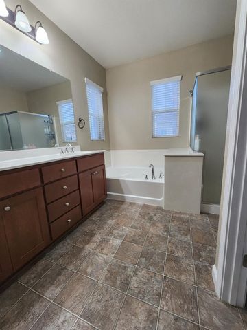 2500 Cottage Pointe Dr, Riverbank, CA 95367