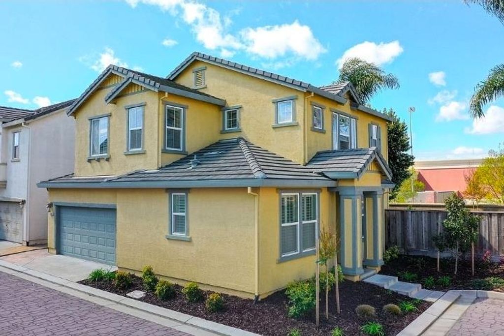 2500 Cottage Pointe Dr, Riverbank, CA 95367