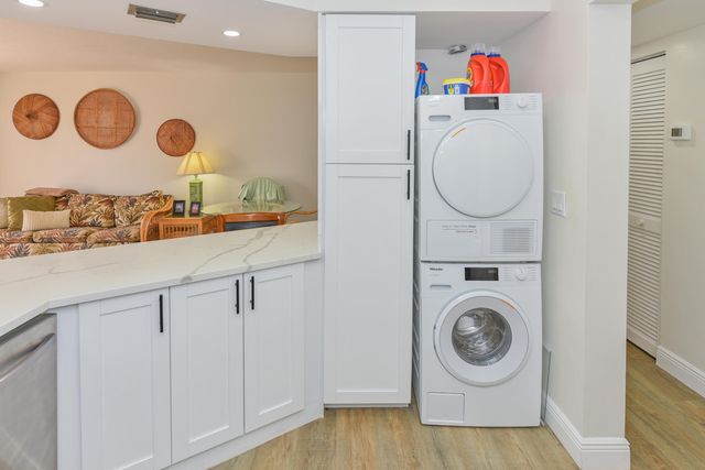1605 Us-1 D305, Jupiter, FL 33477