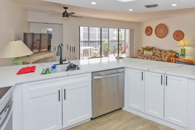 1605 Us-1 D305, Jupiter, FL 33477