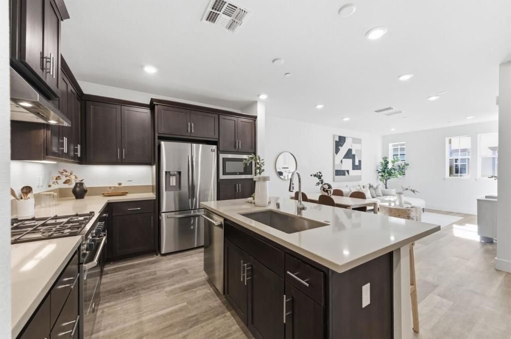 Image 7 of property listing at 692 Amalfi Loop, Milpitas, CA 95035