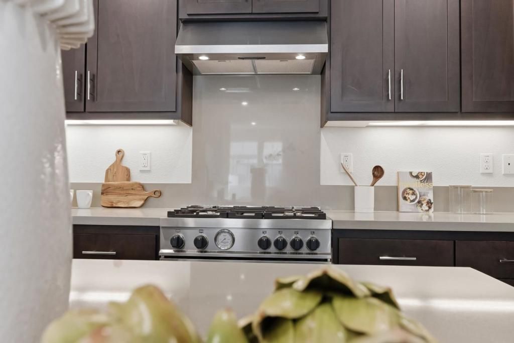 Image 8 of property listing at 692 Amalfi Loop, Milpitas, CA 95035