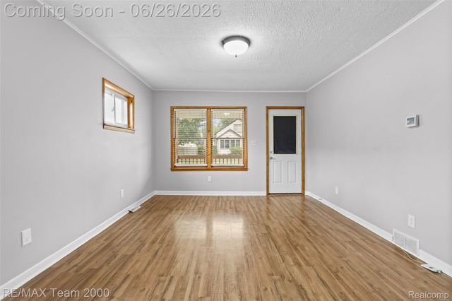 23336 Hoover Avenue, Hazel Park, MI 48030