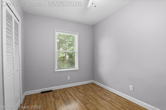23336 Hoover Avenue, Hazel Park, MI 48030