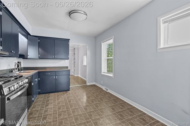 23336 Hoover Avenue, Hazel Park, MI 48030