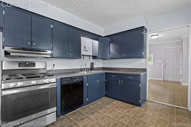 23336 Hoover Avenue, Hazel Park, MI 48030
