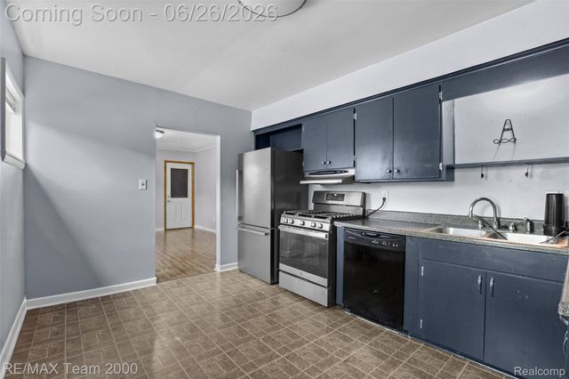 23336 Hoover Avenue, Hazel Park, MI 48030