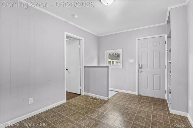 23336 Hoover Avenue, Hazel Park, MI 48030