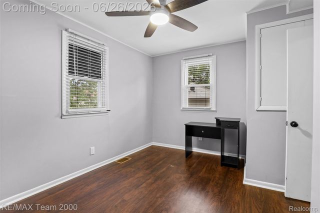 23336 Hoover Avenue, Hazel Park, MI 48030