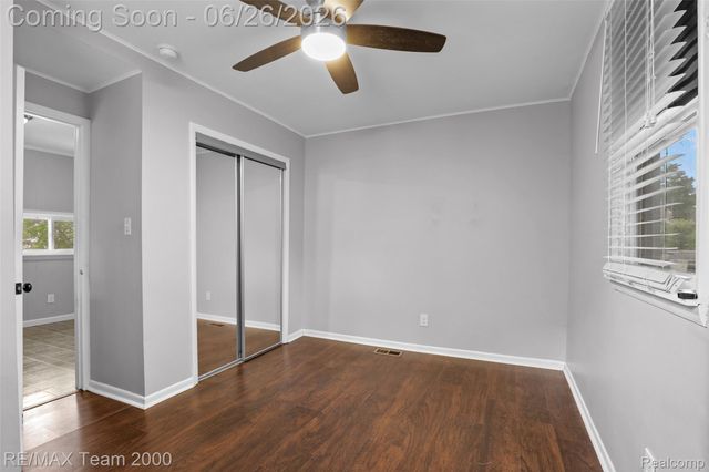 23336 Hoover Avenue, Hazel Park, MI 48030