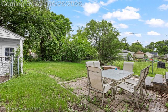 23336 Hoover Avenue, Hazel Park, MI 48030