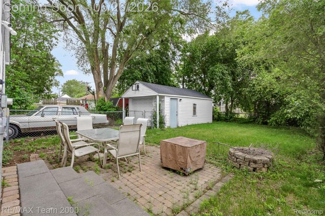 23336 Hoover Avenue, Hazel Park, MI 48030