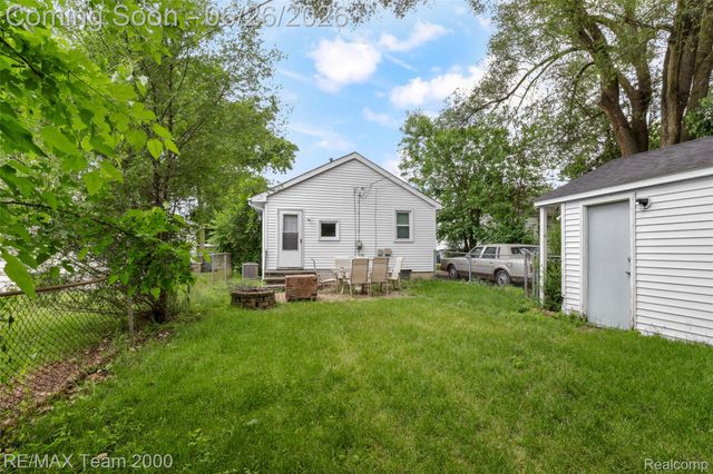 23336 Hoover Avenue, Hazel Park, MI 48030
