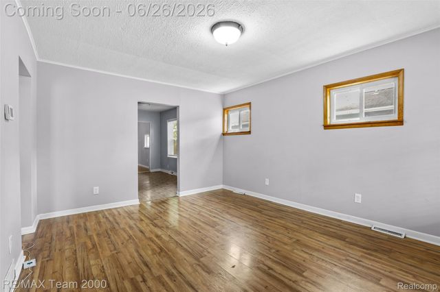 23336 Hoover Avenue, Hazel Park, MI 48030