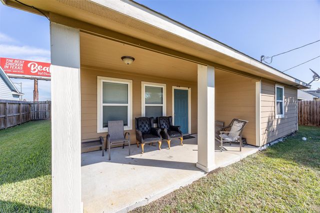 2113 W Gulf Street, Baytown, TX 77520