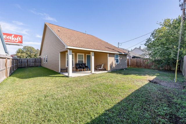 2113 W Gulf Street, Baytown, TX 77520