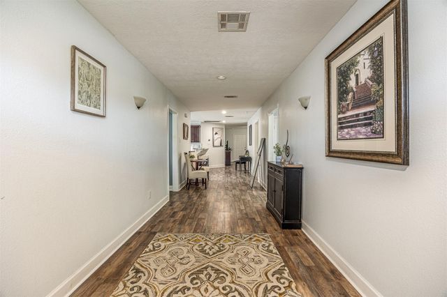 2113 W Gulf Street, Baytown, TX 77520