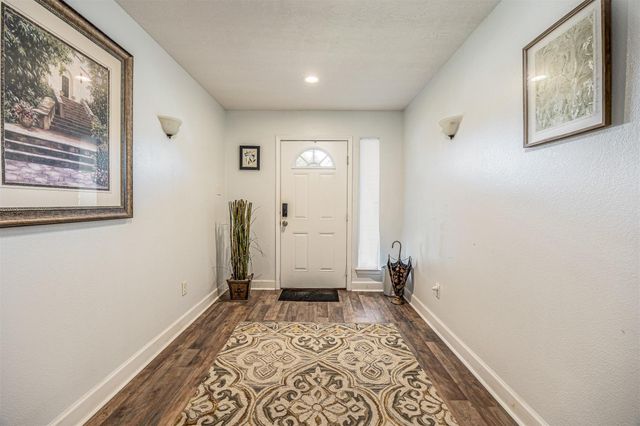 2113 W Gulf Street, Baytown, TX 77520