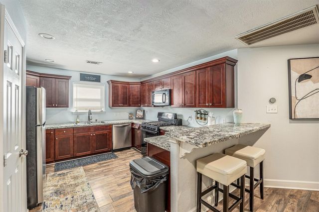 2113 W Gulf Street, Baytown, TX 77520