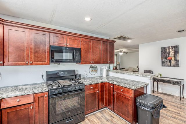 2113 W Gulf Street, Baytown, TX 77520