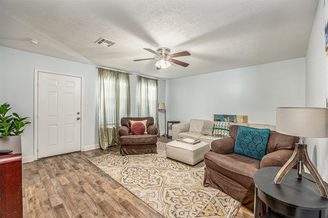 2113 W Gulf Street, Baytown, TX 77520