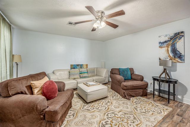 2113 W Gulf Street, Baytown, TX 77520